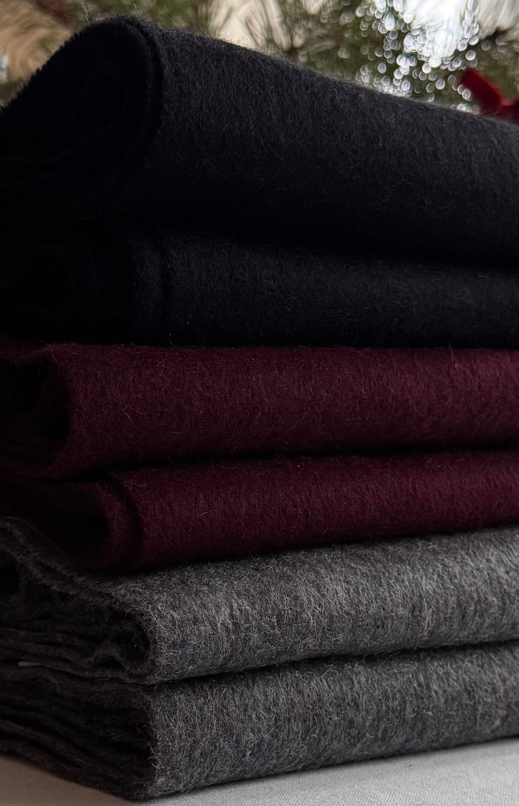 Duży wełniany szalik z frędzlami